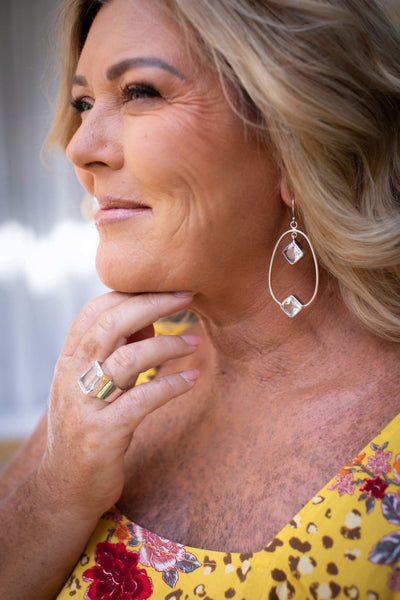 Heavy Earrings Versus Light Earrings