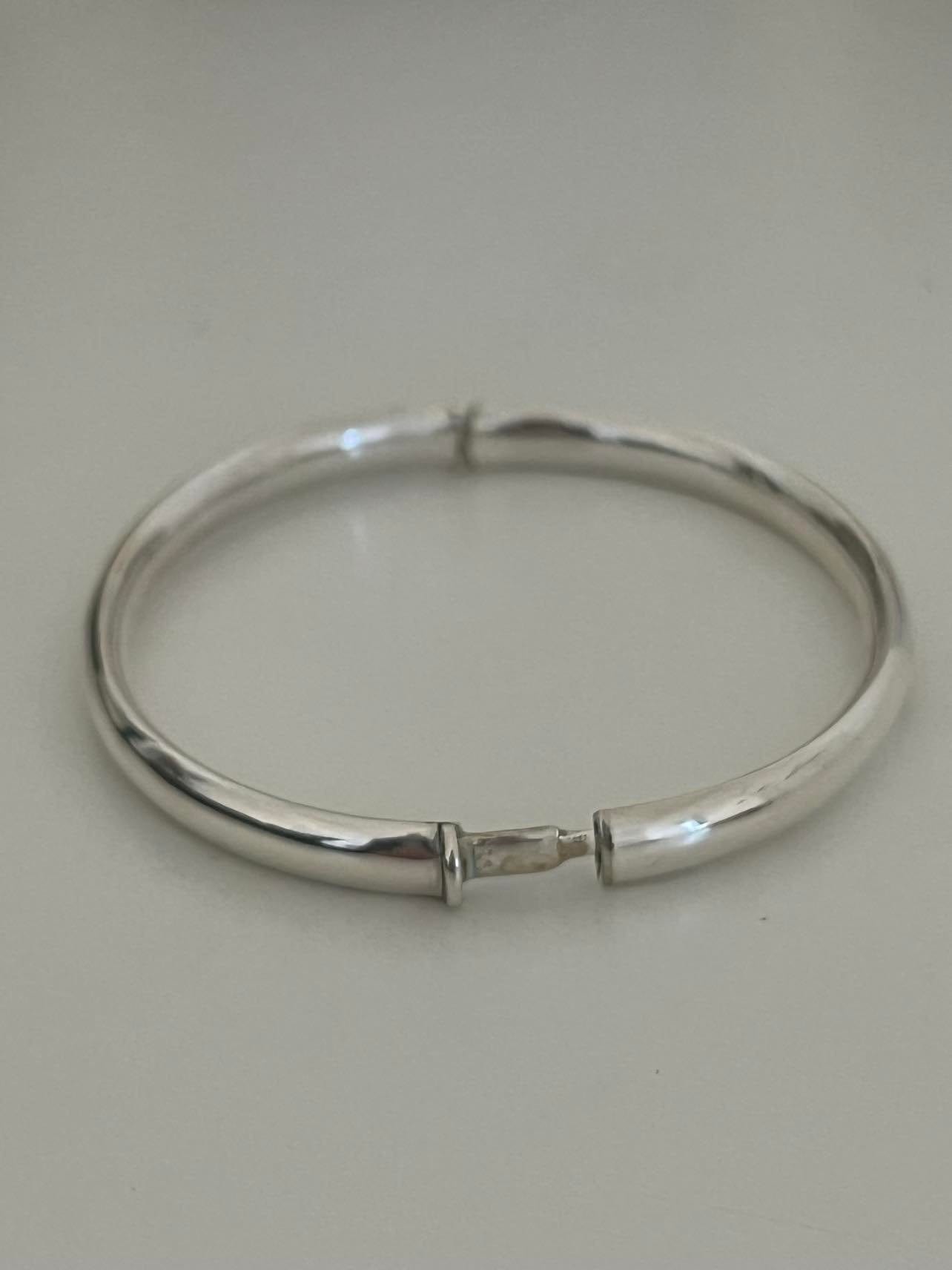 Classic Hinged Silver Bangle | Desiderate – Desiderate PTY LTD